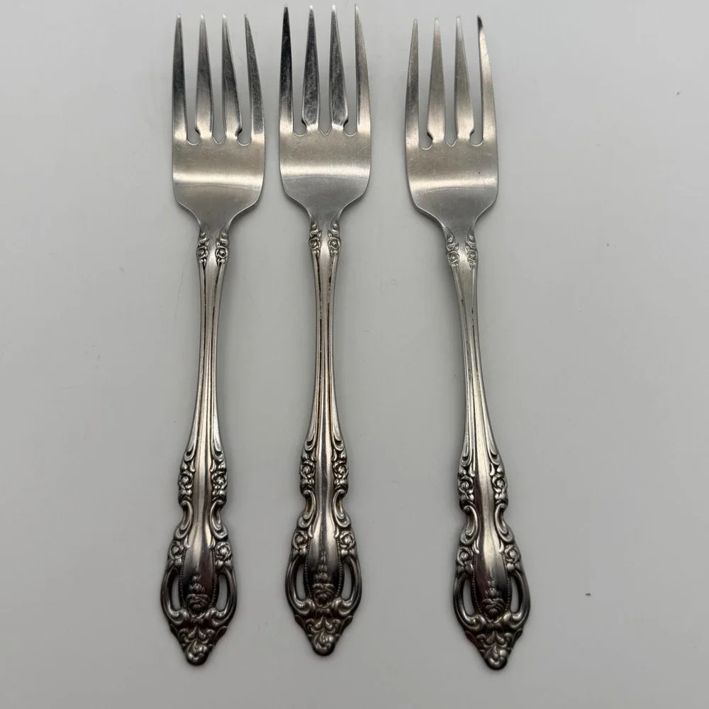 Oneida Community Brahms Stainless Flatware 14 Piece Set Floral Pierced Handle
